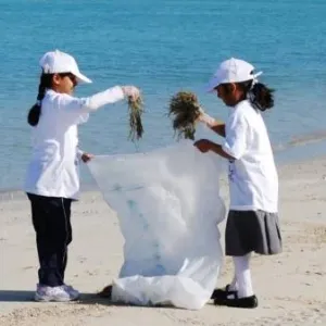 «بيئة أبوظبي»: 100 متطوع يجمعون 600 كيلوجرام من النفايات