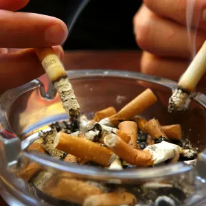 دراسة جديدة..التدخين قد يزيد من دهون البطن الخطيرة