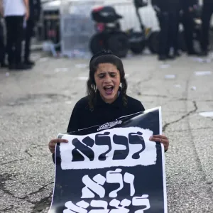 فيديو. 
            
    			مظاهرات متواصلة ينظمها اليهود الحريديم ضد التجنيد الإلزامي في الجيش الإسرائيلي