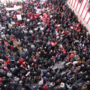 تونس: اتحاد الشغل يحيي ذكرى حشاد بدعوة الحكومة لاستئناف «الحوار الاجتماعي»