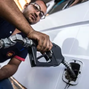مصر ترفع أسعار الوقود بما يصل 15% قبل مراجعة من صندوق النقد