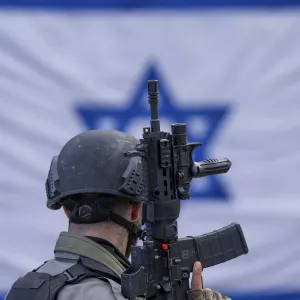 لوموند: "لعبة عسكرية وصناعية معقدة".. هل خفضت فرنسا لأدنى حد صادرات الأسلحة لإسرائيل؟