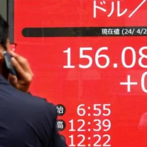 بنك اليابان يثبت الفائدة.. والين عند أدنى مستوى في 34 عاما