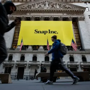 سهم Snap يهبط 30% لعد الكشف عن إيرادات أقل من التوقعات