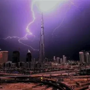 غرق محيط برج خليفة..لحظات الرعب يرويها شاهد عيان ليلة اجتياح السيول بالإمارات|فيديو