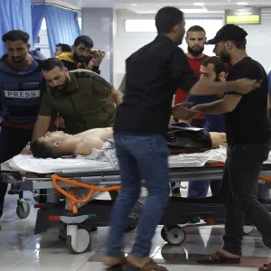 مراسلنا: 17 قتيلا جراء غارات إسرائيلية على مخيم النصيرات وسط قطاع غزة (فيديو)