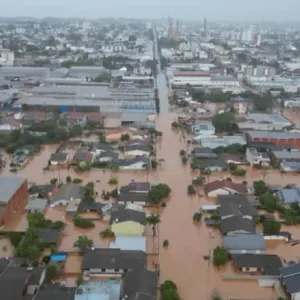 طائرة ترصد غرق مدينة بأكملها في البرازيل بسبب فيضانات "كارثية"