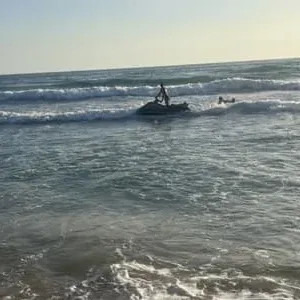 بالصّور: إنقاذ مواطنين من الغرق مقابل شاطئ جبيل
