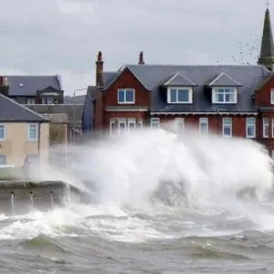 إلغاء وتأجيل رحلات جوية في بريطانيا وأيرلندا بسبب عاصفة