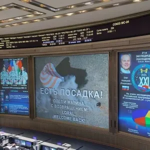 الهبوط الآمن لمركبة الفضاء الروسية في قازاخستان وعلى متنها روّاد فضاء من ثلاث دول