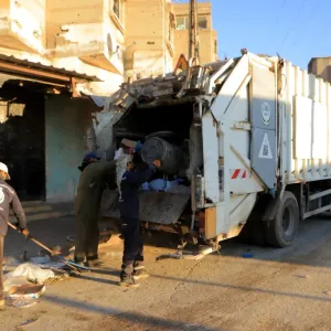 بلدية غزة: الاحتلال يتعمد تدمير آلياتنا لتكديس النفايات