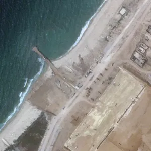 الولايات المتحدة تبدأ بناء رصيف بحري في غزة لتوفير المساعدات