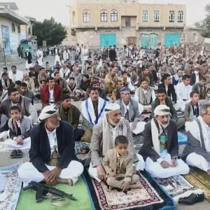 شاهد: في أجواء يملؤها التضرع والخشوع.. اليمنيون يؤدون صلاة عيد الأضحى في صنعاء