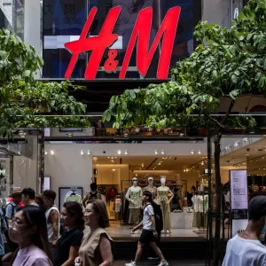 أسهم H&M السويدية تقفز مع تسجيلها لأرباح تفوق التوقعات في الربع الأول 2024