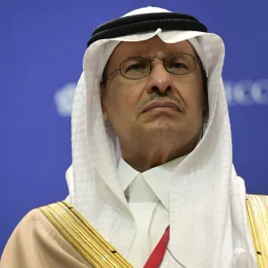 وزير الطاقة السعودي يعلن توقيع عقود المرحلة الثانية من مشروع "حقل الجافورة" في المملكة