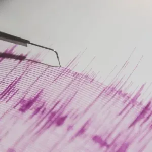 زلزال يضرب محيط نابولي بإيطاليا