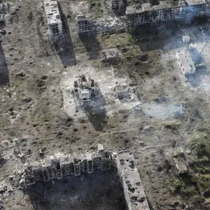 روسيا تعزز مواقعها.. وأوكرانيا تسحب قواتها من تشاسيف يار
