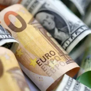 بعد الجولة الأولى من الانتخابات الفرنسية... اليورو يصعد والين يتخبط