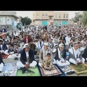 شاهد: في أجواء يملؤها التضرع والخشوع.. اليمنيون يؤدون صلاة عيد الأضحى في صنعاء