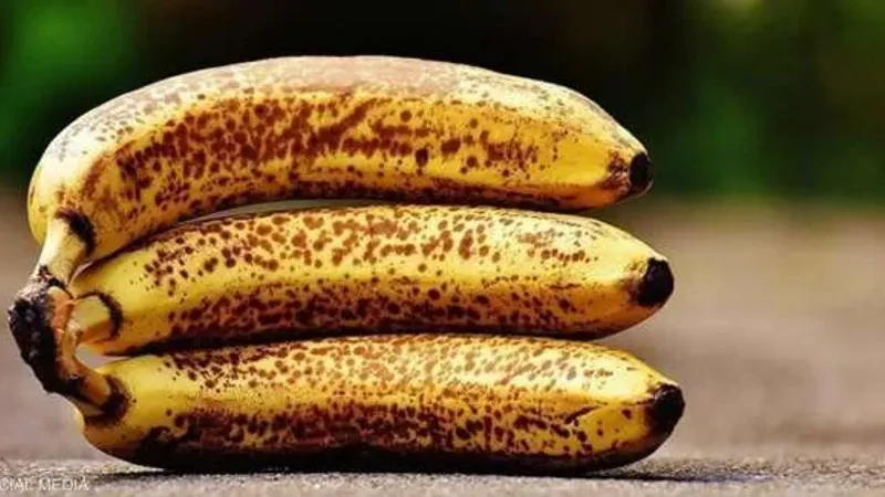 أضرار تناول الموز على معدة فارغة.. يرفع سكر الدم ويصيبك بالانتفاخ