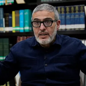 الطبيب الفلسطيني غسان أبو ستة: منعي من دخول أوروبا هدفه إسكاتي عن الشهادة على الإبادة في غزة
