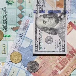 سعر الدولار في لبنان اليوم.. انخفاض طفيف في السوق السوداء