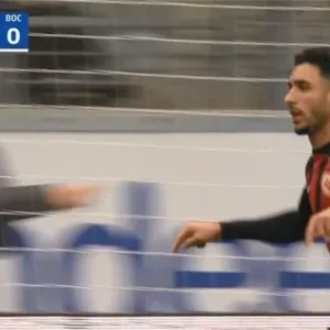 فيديو | عمر مرموش يسجل هدفًا في مباراة فرانكفورت وبوخوم بالدوري الألماني