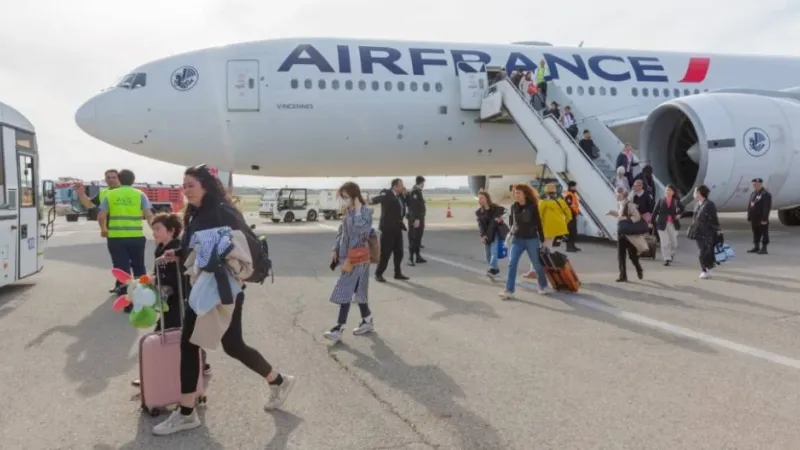 إجلاء 280 راكباً.. هبوط اضطراري لطائرة فرنسية في مطار باكو الدولي