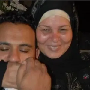 أول ظهور بعد وفاة والدته.. محمود الليثي يبكي بالدموع في الحج