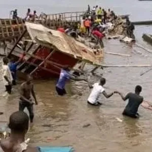 ارتفاع عدد ضحايا حادث غرق قارب بنهر مبوكو فى إفريقيا الوسطى إلى 62 شخصا