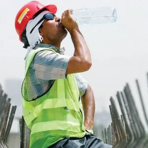 الإمارات تبدأ تطبيق حظر العمل وقت الظهيرة السبت المقبل