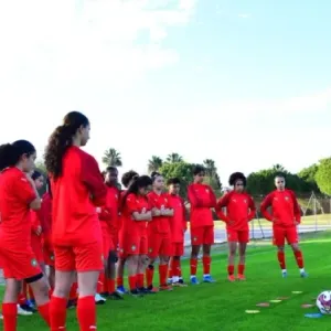 مدرب المنتخب الوطني النسوي يستدعي 27 لاعبة لمواجهة الجزائر ببركان